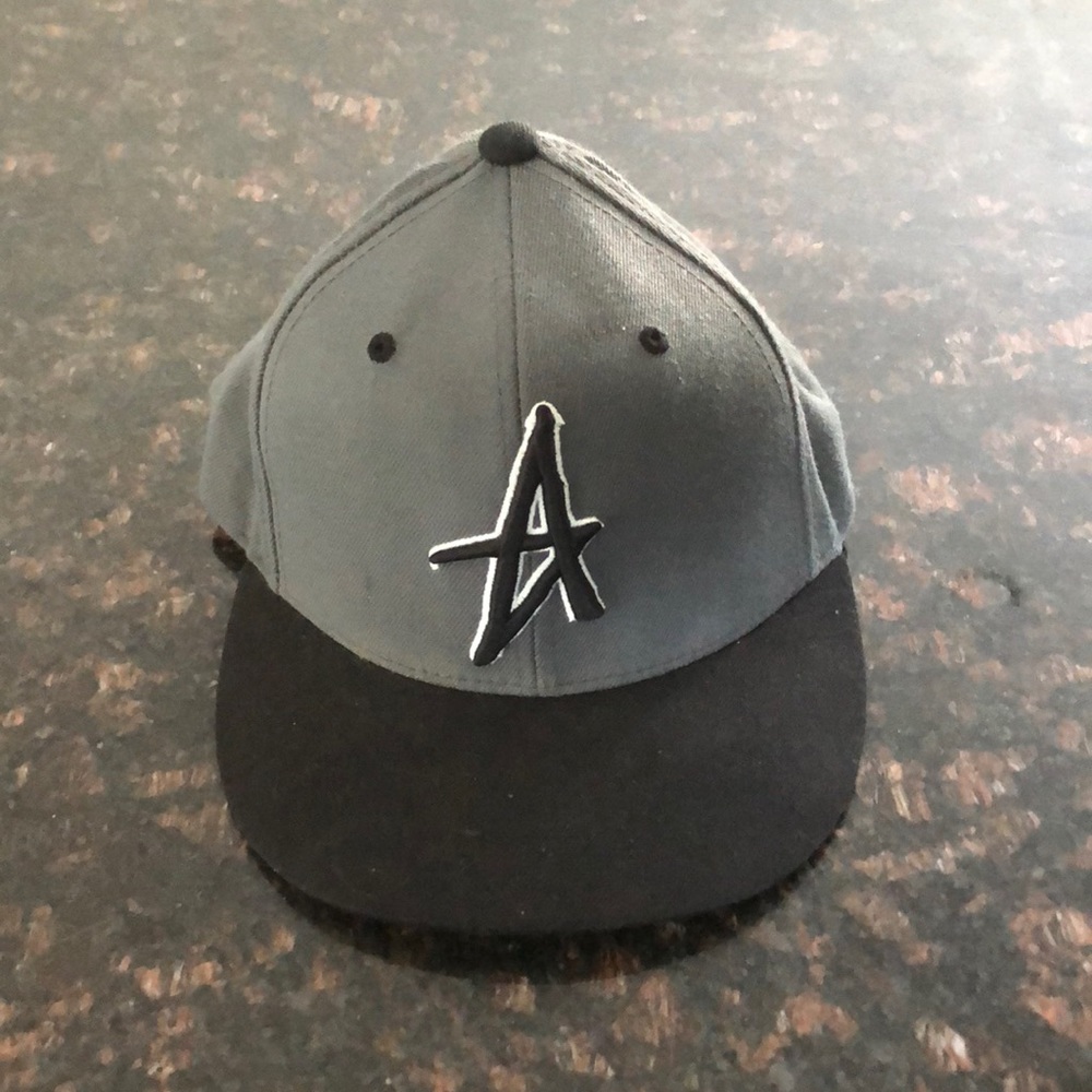 Throwback starter hat